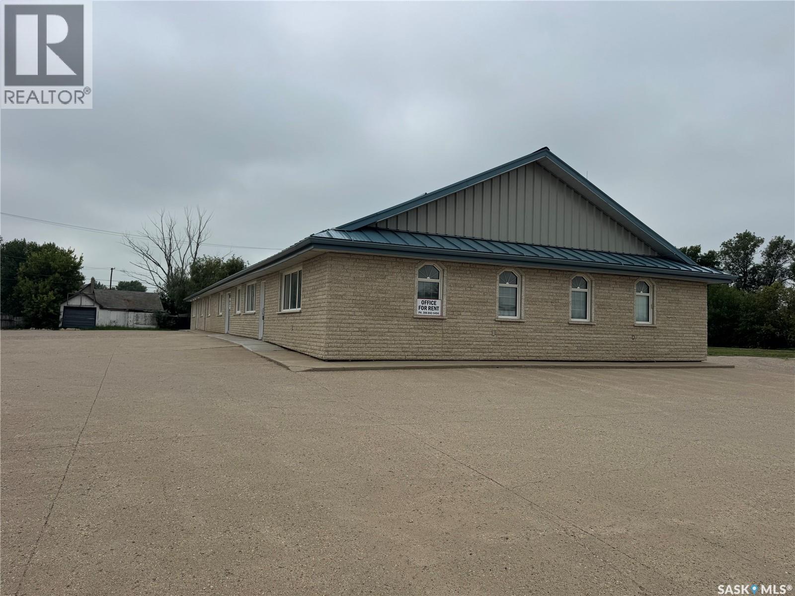 102 Sims Avenue, Weyburn, Saskatchewan  S4H 0A2 - Photo 2 - SK014755