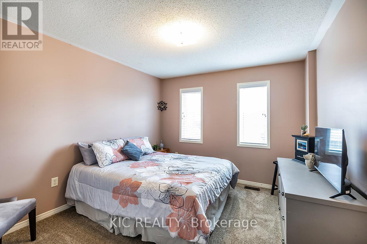 40 Puttingedge Drive, Whitby, Ontario  L1R 0H7 - Photo 28 - E12326562