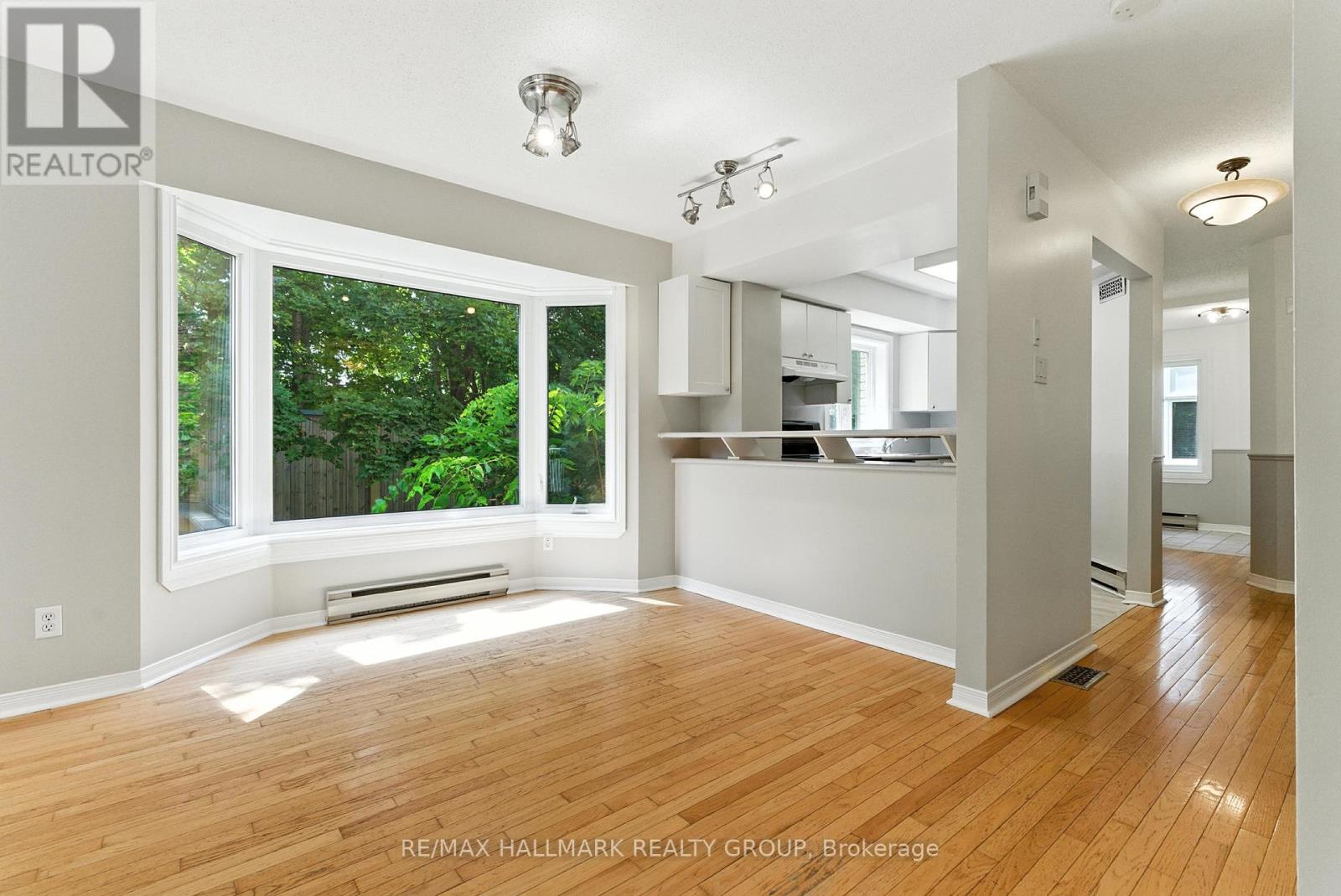 214 Briston Private, Ottawa, Ontario  K1G 5P9 - Photo 14 - X12313967