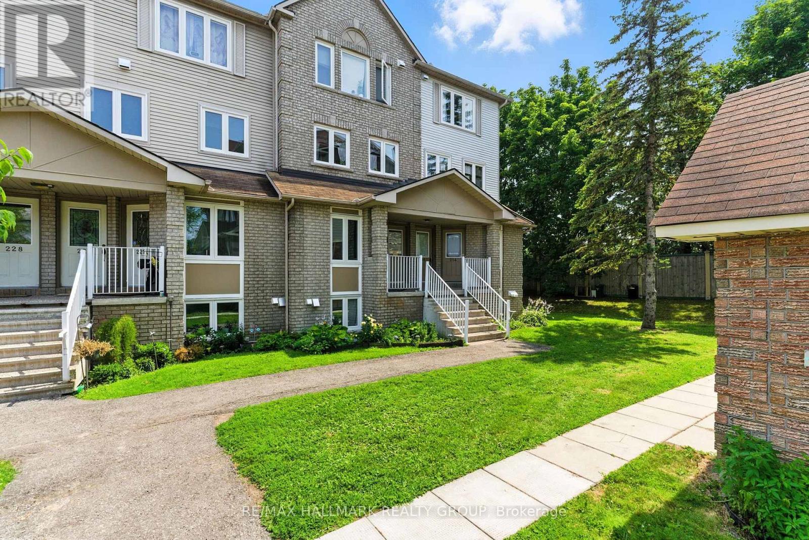 Property at 214 BRISTON PRIVATE image 2