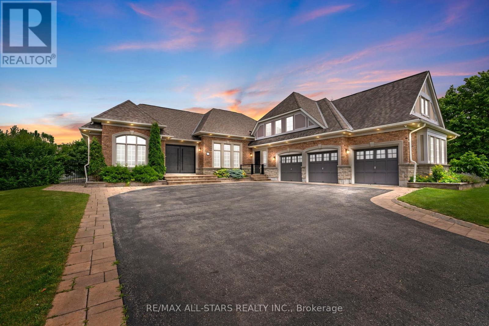 Property at 21 COUNTRY CLUB CRESCENT image 1