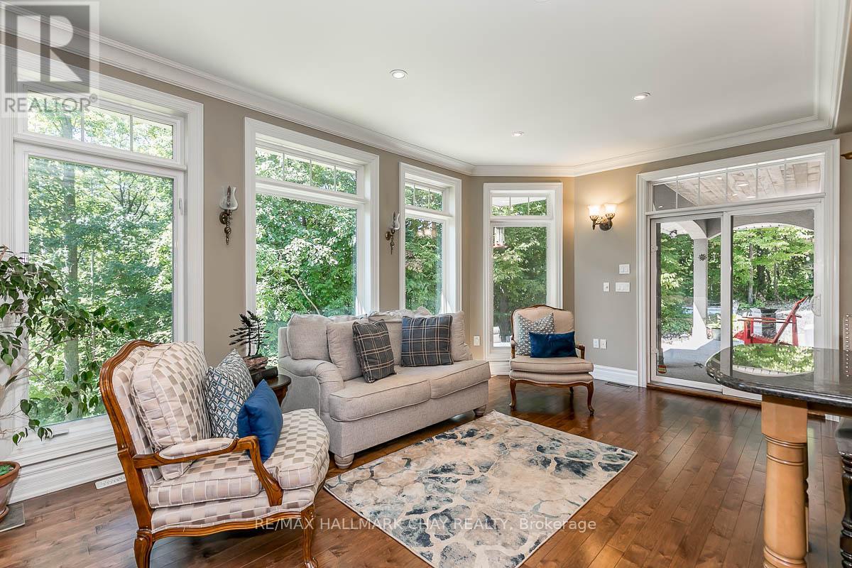 1 Pierce Court, Springwater (Midhurst), Ontario  L0L 1X0 - Photo 9 - S12318463