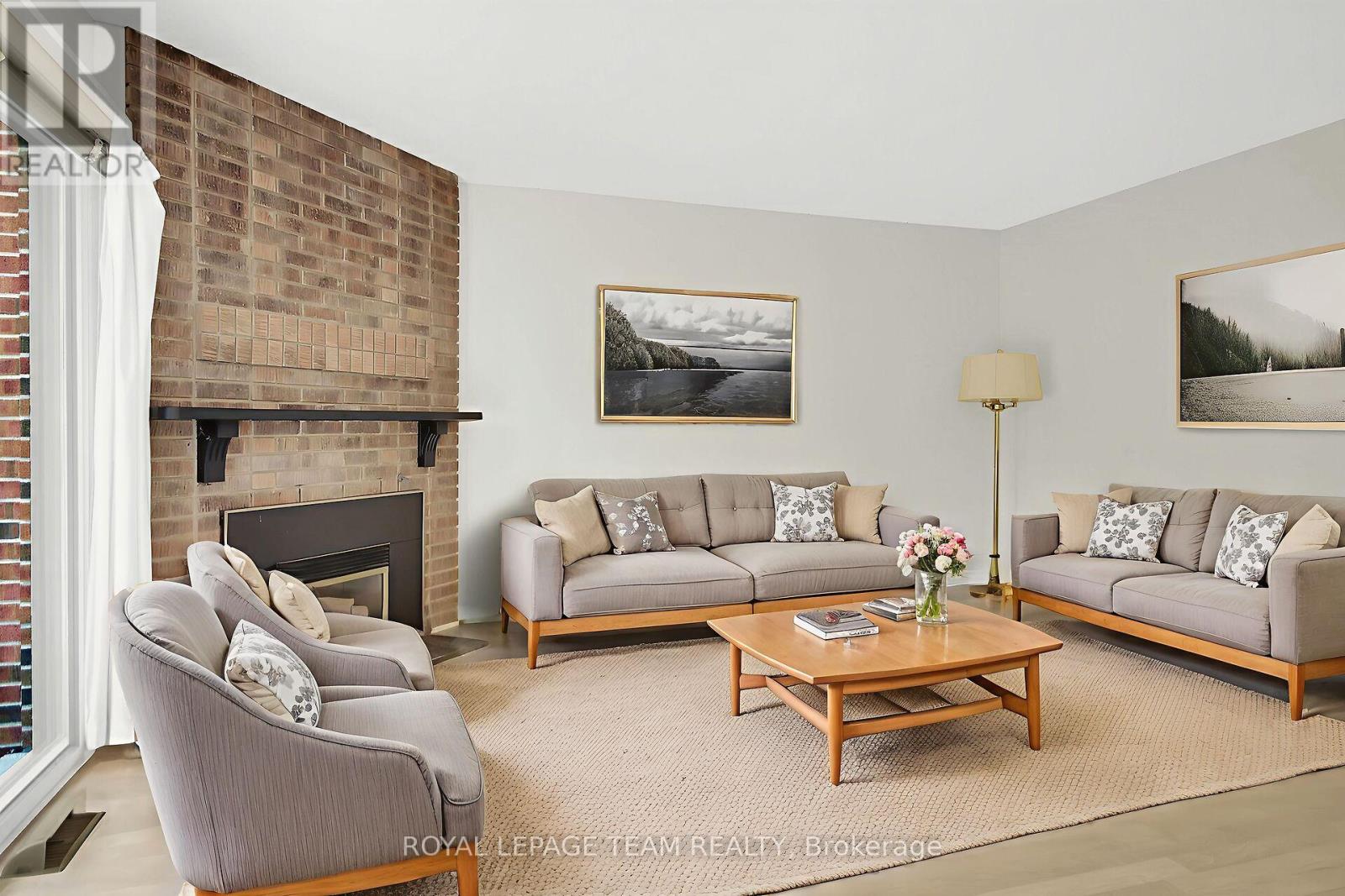 Property at 13 BETHUNE WAY image 4