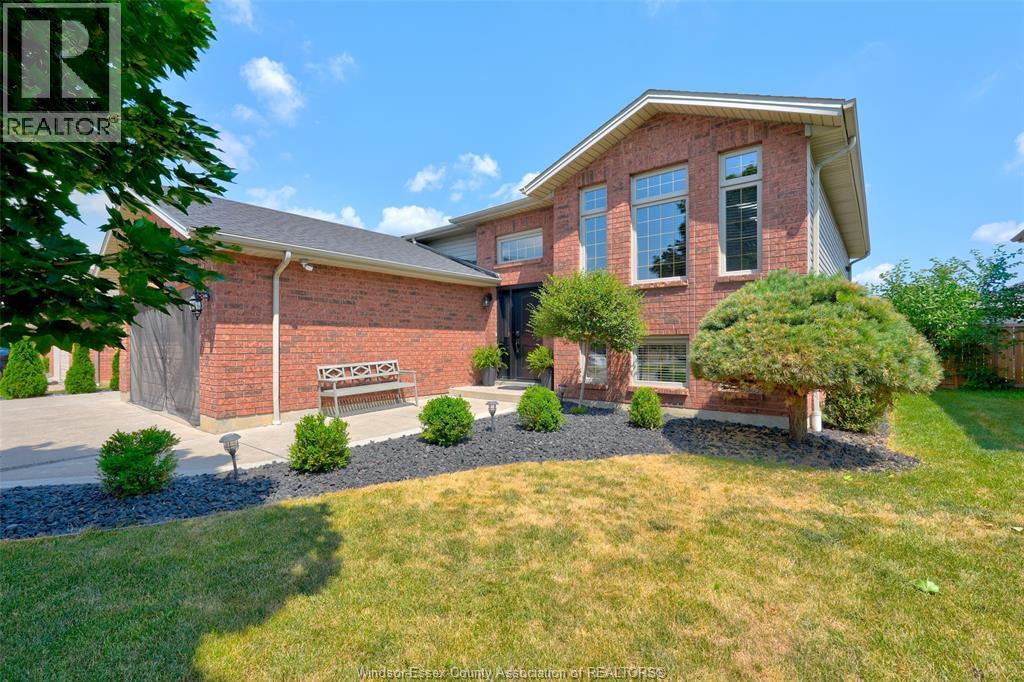 Property at 888 SOUTHWOOD image 2