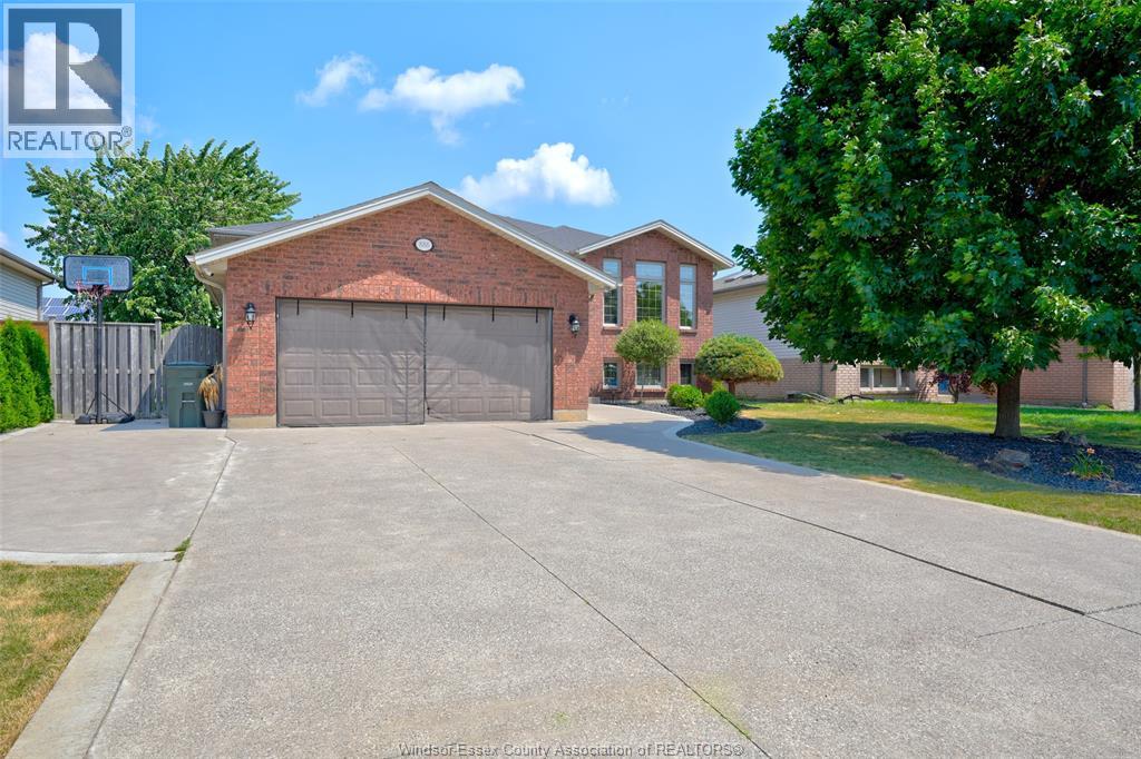 Property at 888 SOUTHWOOD image 3