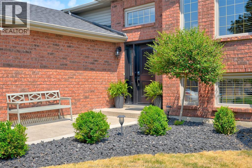 Property at 888 SOUTHWOOD image 4