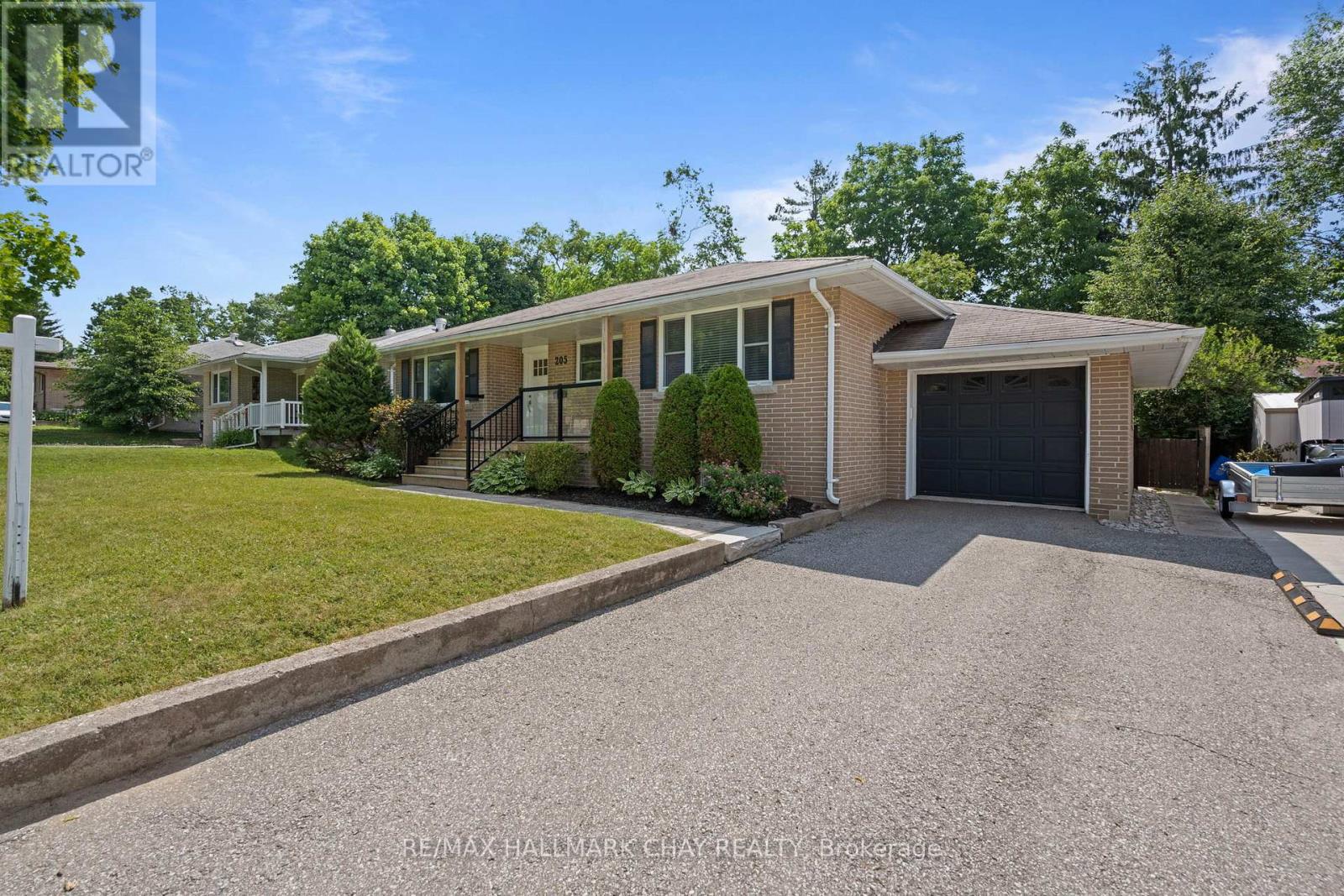 Property at 205 WELLINGTON STREET E image 1