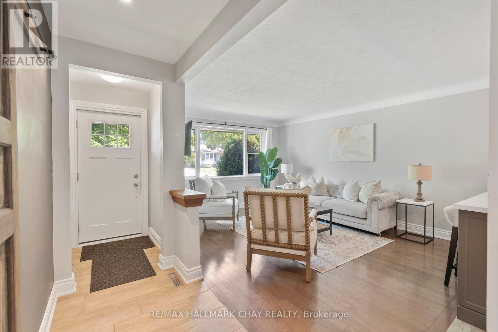 Property at 205 WELLINGTON STREET E image 3