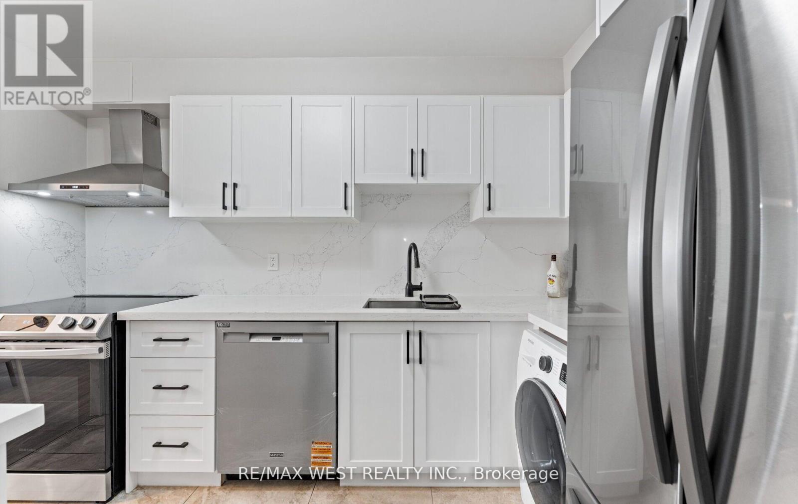 2910 - 5 Massey Square, Toronto, Ontario  M4C 5L6 - Photo 12 - E12326636