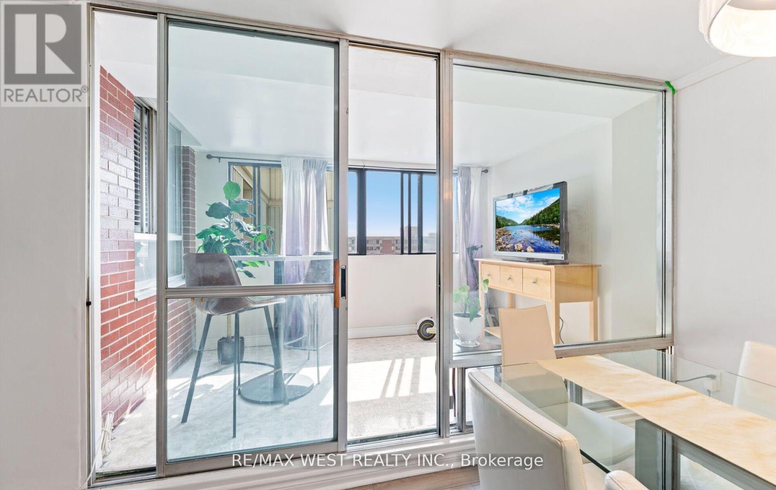 2910 - 5 Massey Square, Toronto, Ontario  M4C 5L6 - Photo 15 - E12326636