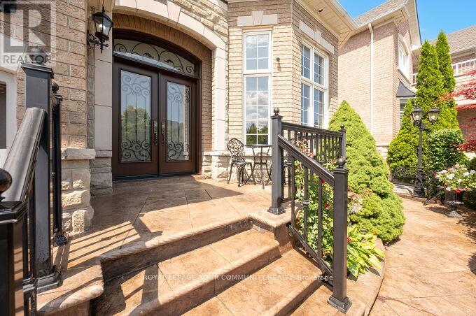 Property at 40 BARBERRY CRESCENT image 3