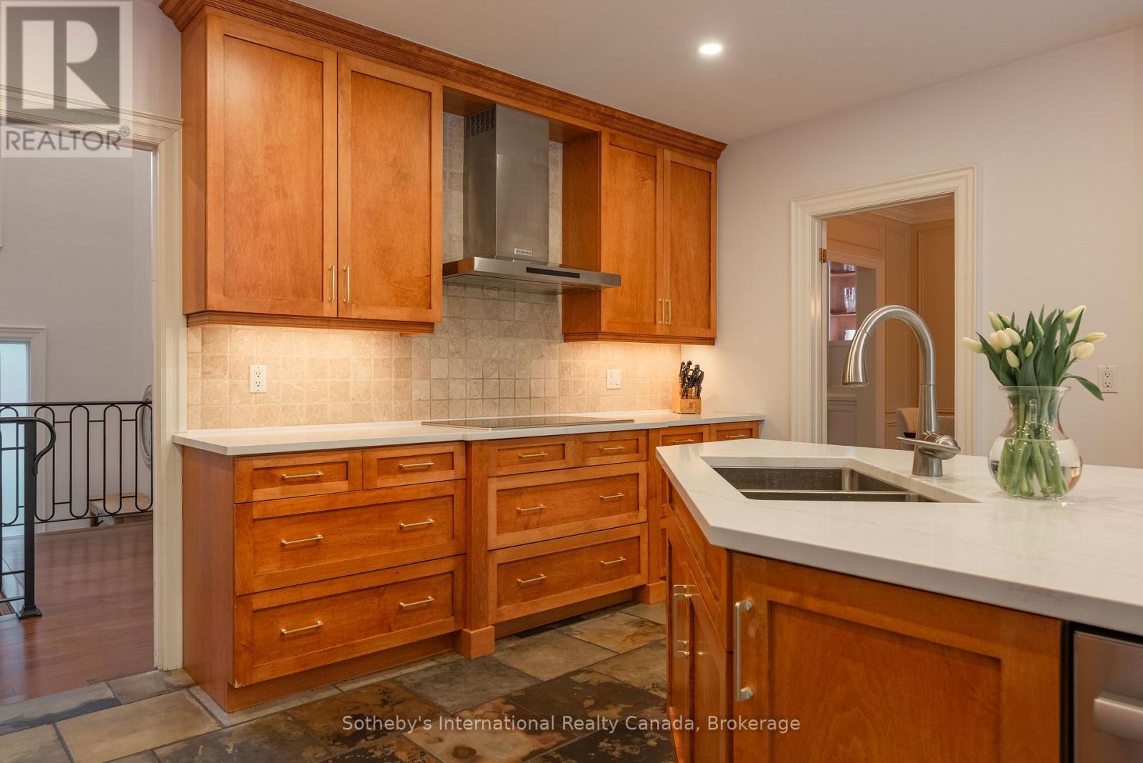 130 Blyth Crescent, Oakville, Ontario  L6J 5H6 - Photo 15 - W12326739