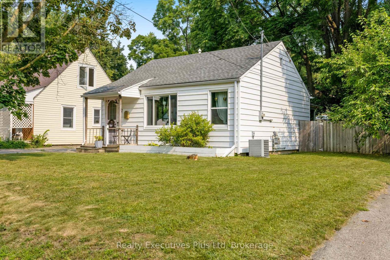 122 Spadina Road E, Kitchener, Ontario  N2M 3X4 - Photo 3 - X12326702