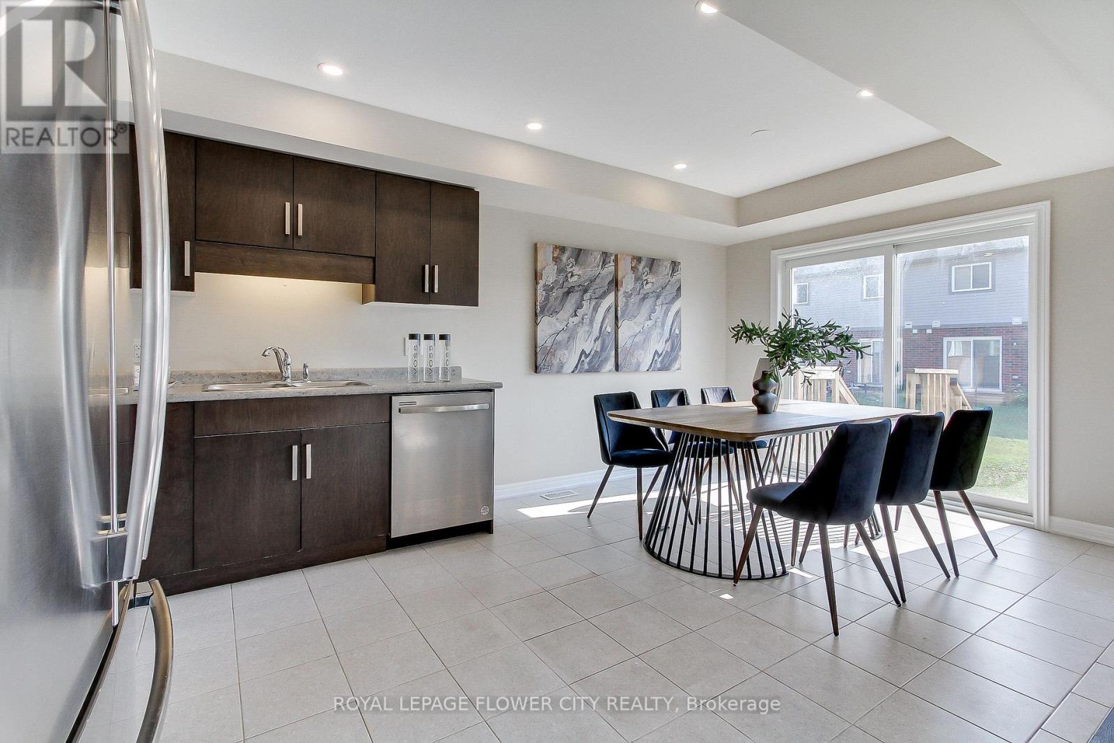 28 Wilkerson Street, Thorold, Ontario  L2V 0G4 - Photo 10 - X12326603