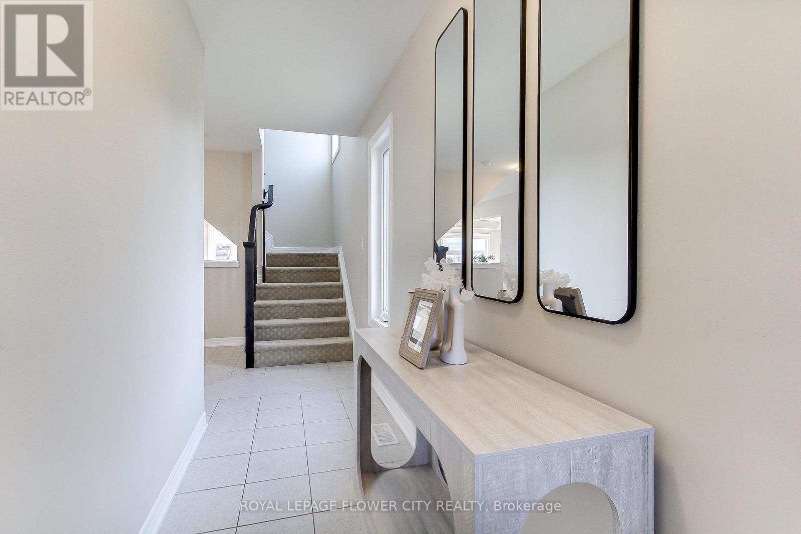 28 Wilkerson Street, Thorold, Ontario  L2V 0G4 - Photo 5 - X12326603