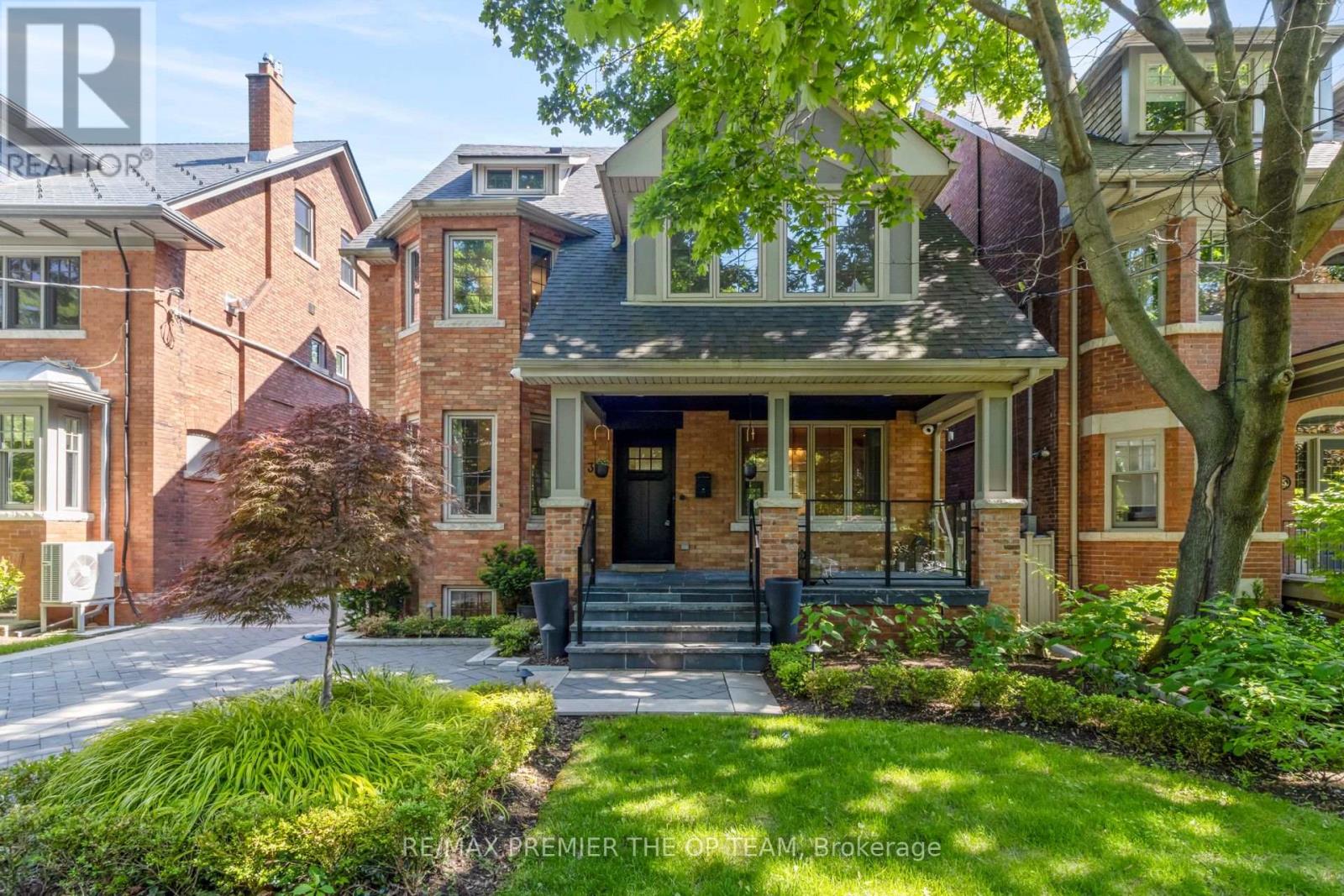 37 ST ANDREWS GARDENS, Toronto, Ontario