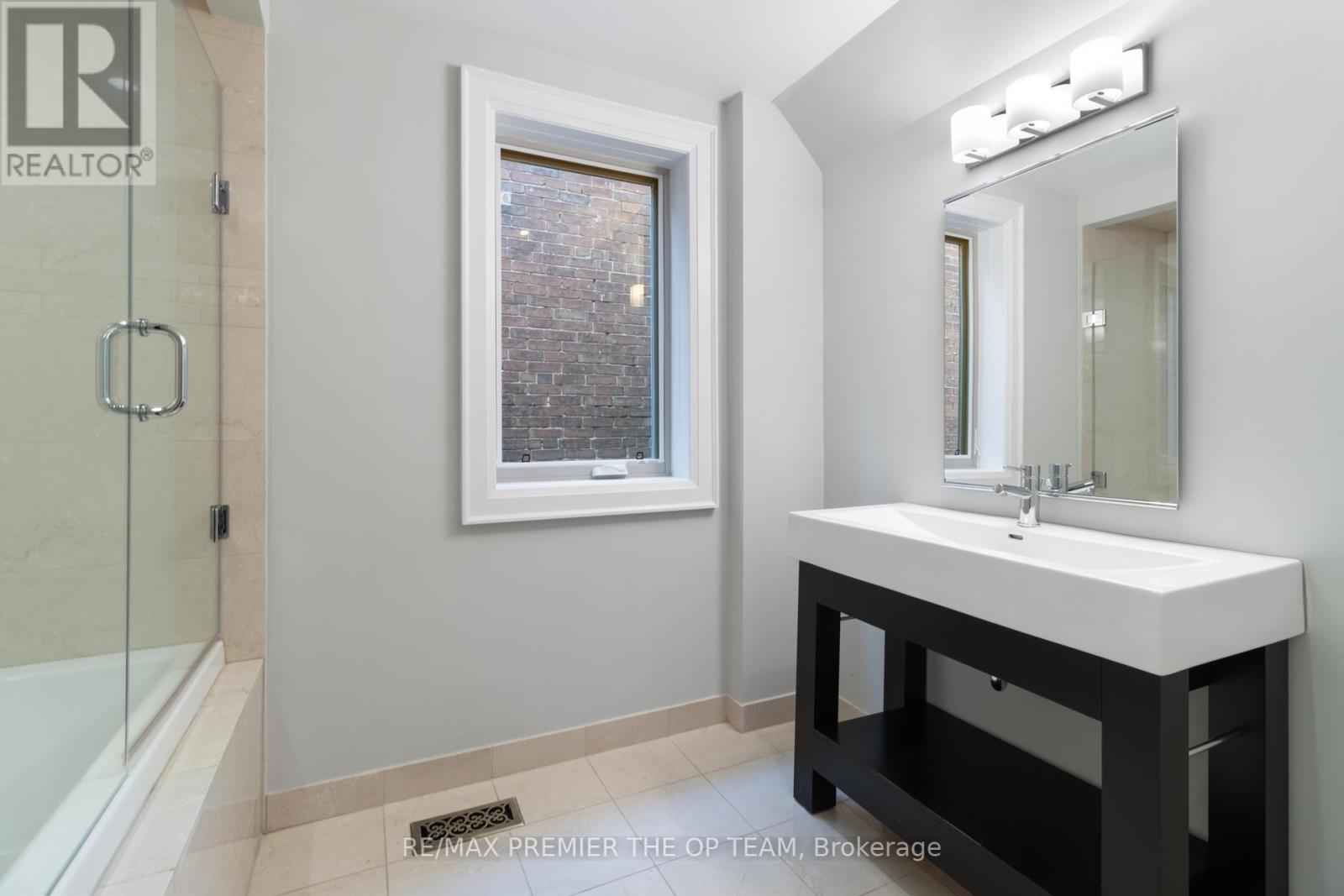 37 St Andrews Gardens, Toronto, Ontario  M4W 2C9 - Photo 32 - C12324369