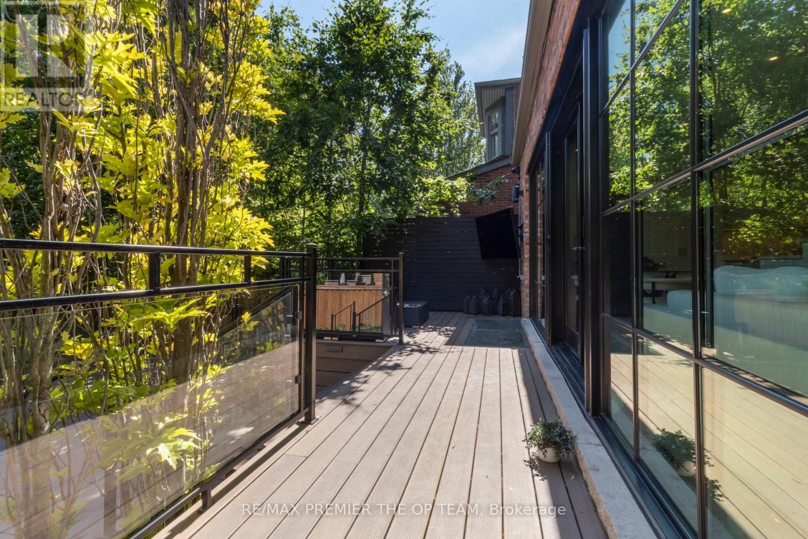 37 St Andrews Gardens, Toronto, Ontario  M4W 2C9 - Photo 41 - C12324369