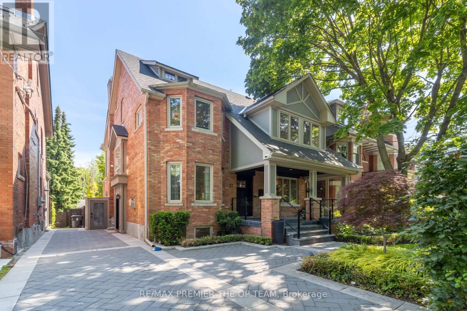 37 St Andrews Gardens, Toronto, Ontario  M4W 2C9 - Photo 3 - C12324369