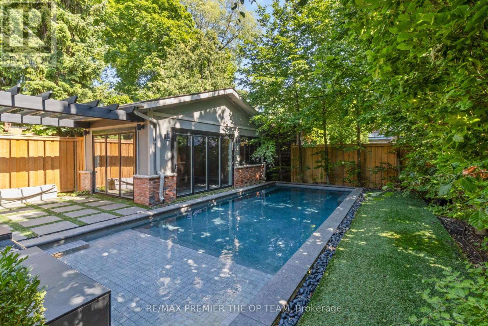 37 St Andrews Gardens, Toronto, Ontario  M4W 2C9 - Photo 46 - C12324369