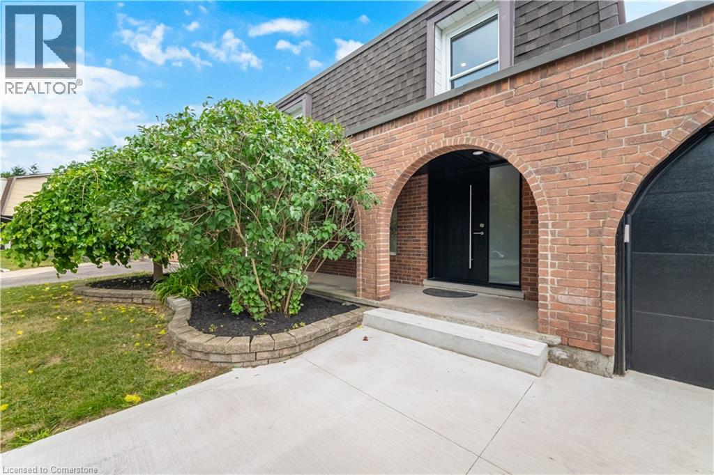 Property at 20 ROSENEATH Crescent image 2