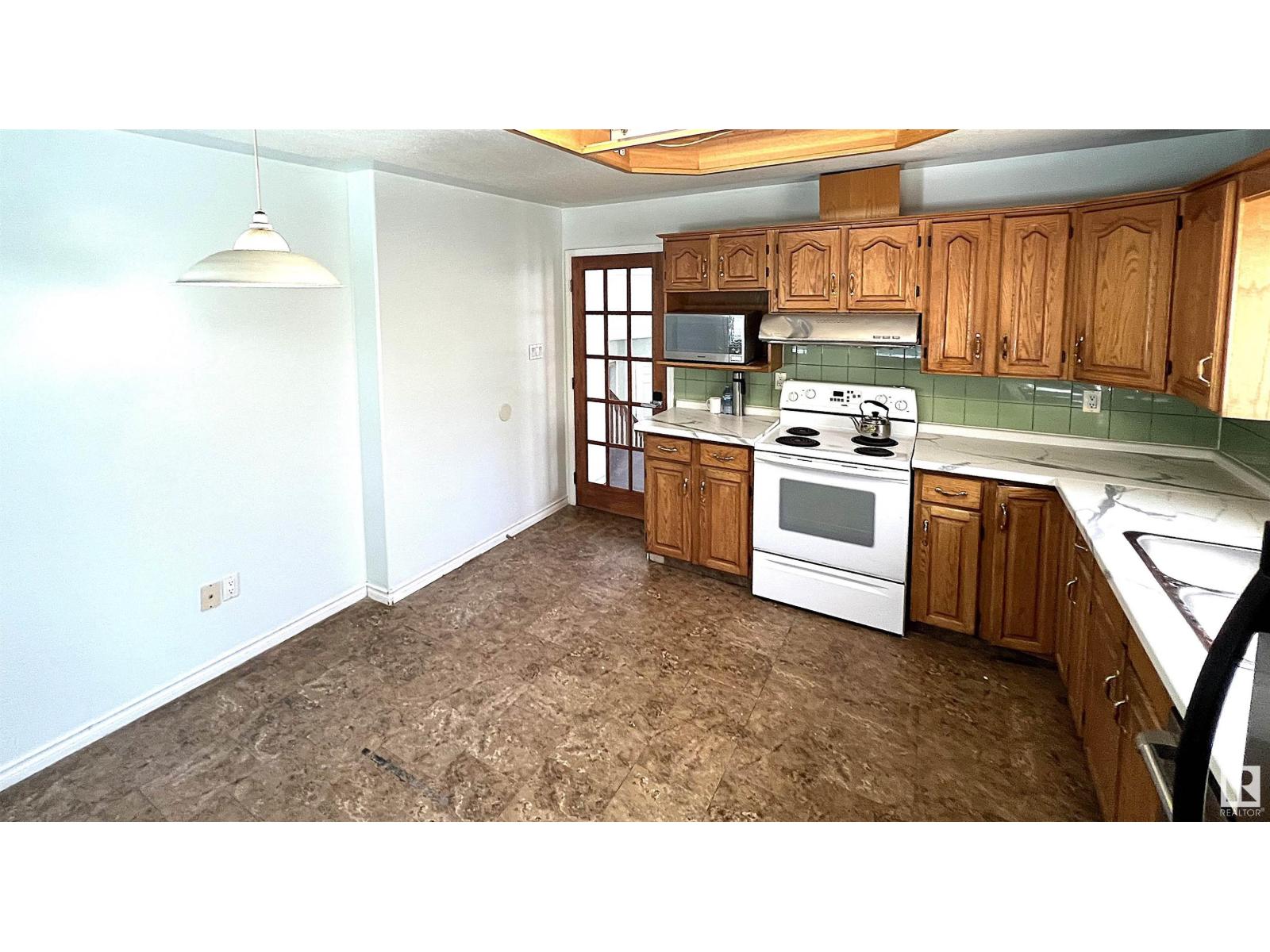 908 Jordan Cr Nw, Edmonton, Alberta  T6L 6X5 - Photo 11 - E4450963