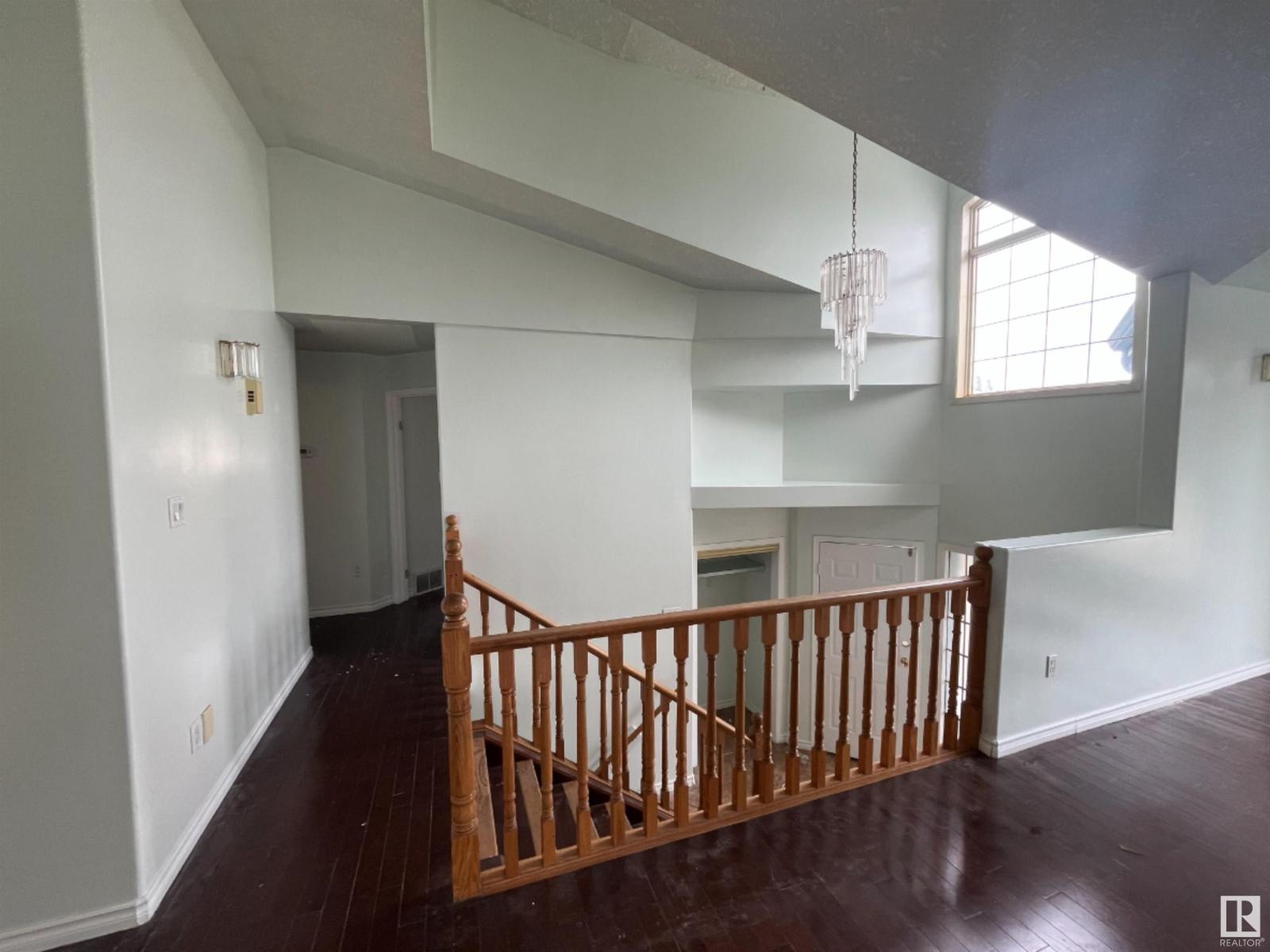 908 Jordan Cr Nw, Edmonton, Alberta  T6L 6X5 - Photo 5 - E4450963