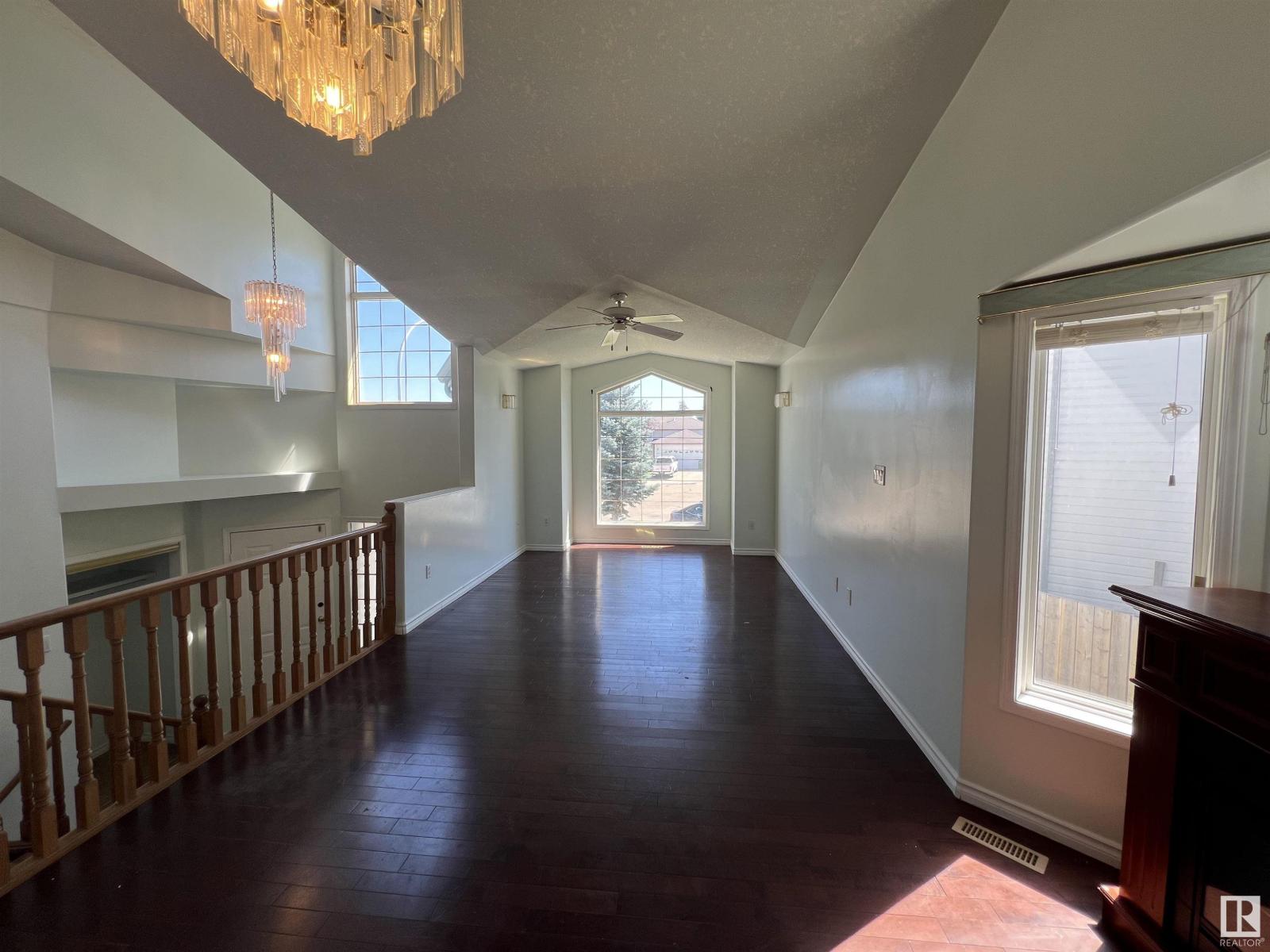 908 Jordan Cr Nw, Edmonton, Alberta  T6L 6X5 - Photo 6 - E4450963
