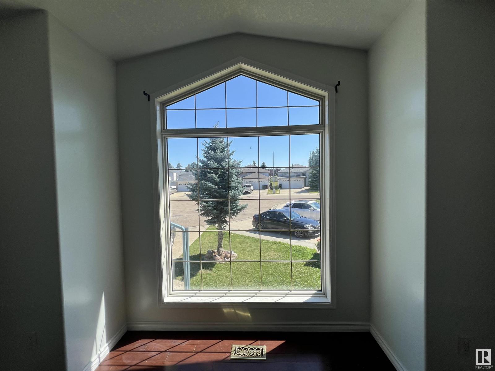 908 Jordan Cr Nw, Edmonton, Alberta  T6L 6X5 - Photo 8 - E4450963