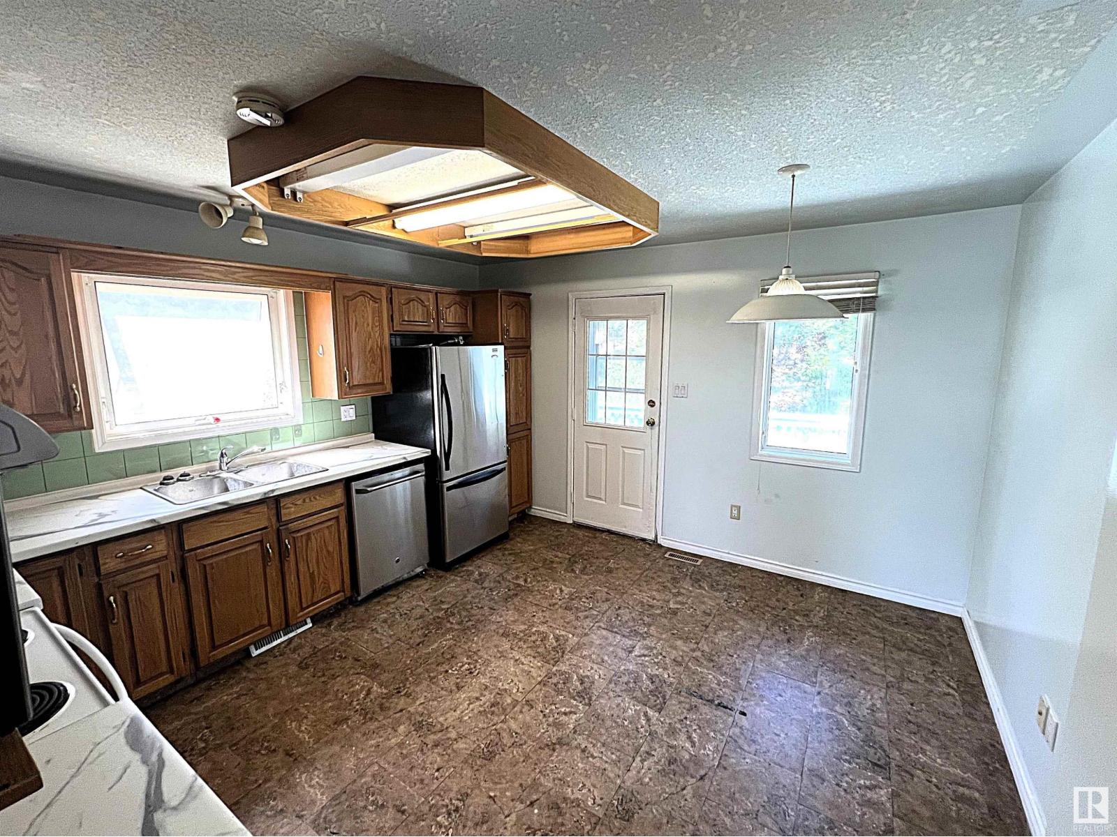 908 Jordan Cr Nw, Edmonton, Alberta  T6L 6X5 - Photo 12 - E4450963