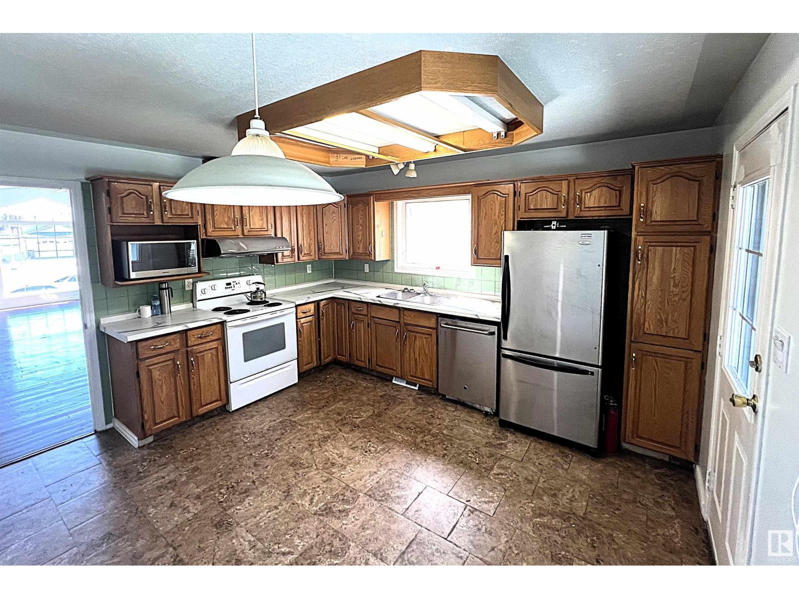 908 Jordan Cr Nw, Edmonton, Alberta  T6L 6X5 - Photo 10 - E4450963
