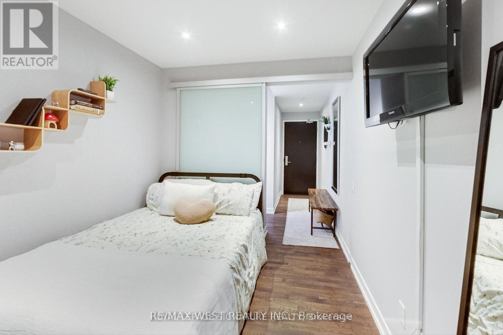 310 - 650 King Street W, Toronto, Ontario  M5V 0H6 - Photo 18 - C12323633