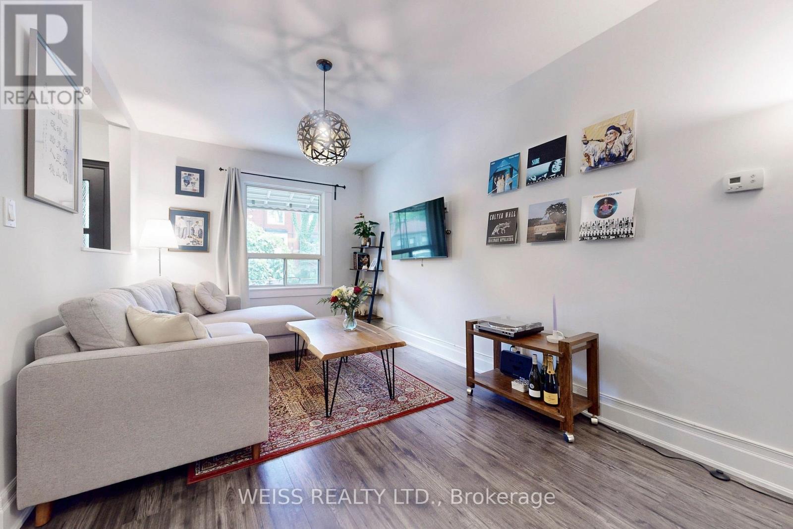 Property at 758 RICHMOND STREET W image 4