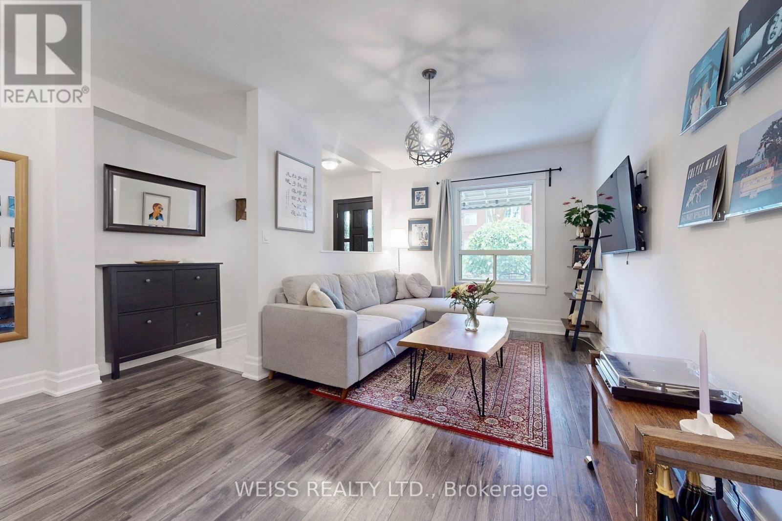 Property at 758 RICHMOND STREET W image 5