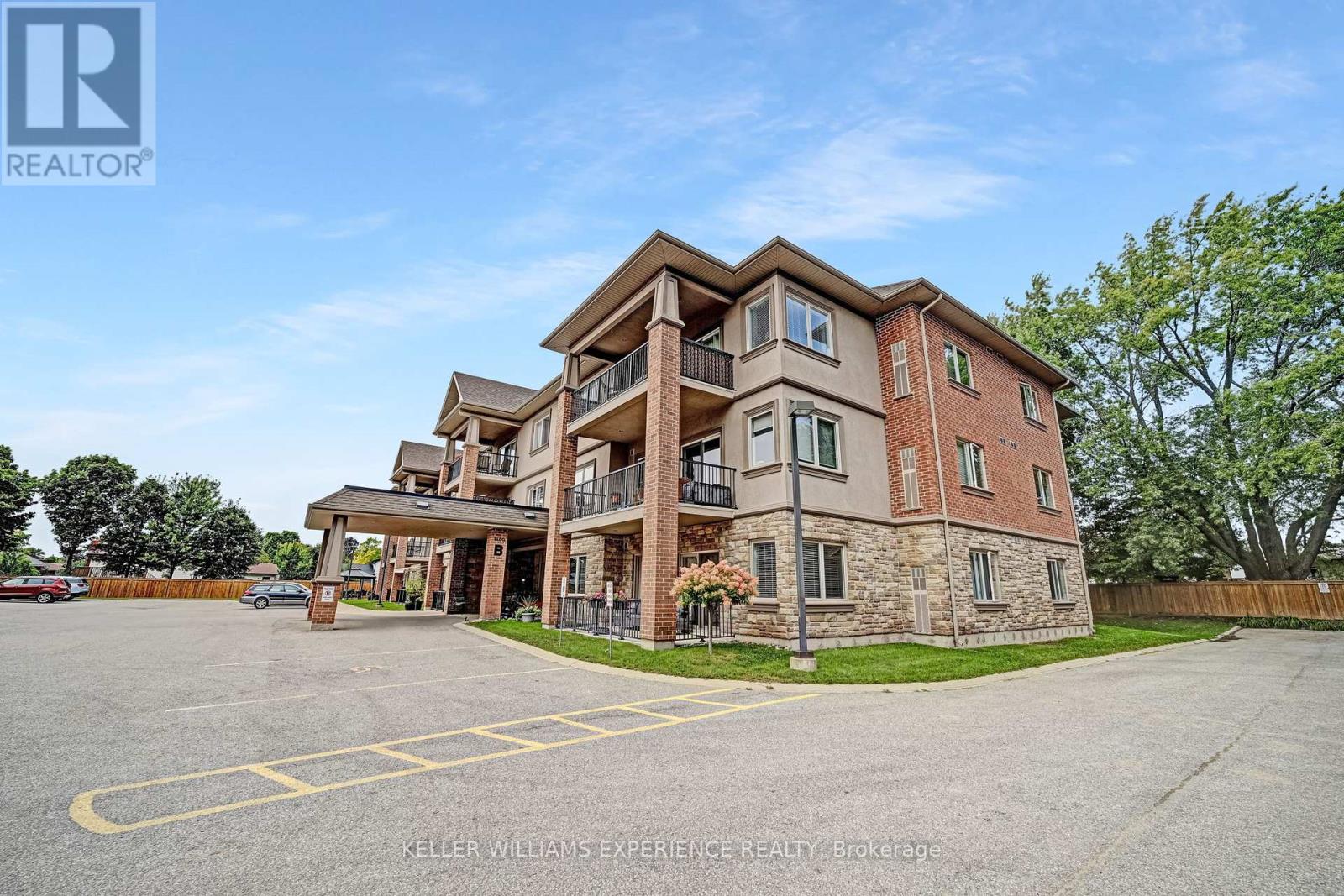 103 - 19b Yonge Street N, Springwater, Ontario  L0L 1P0 - Photo 1 - S12326766