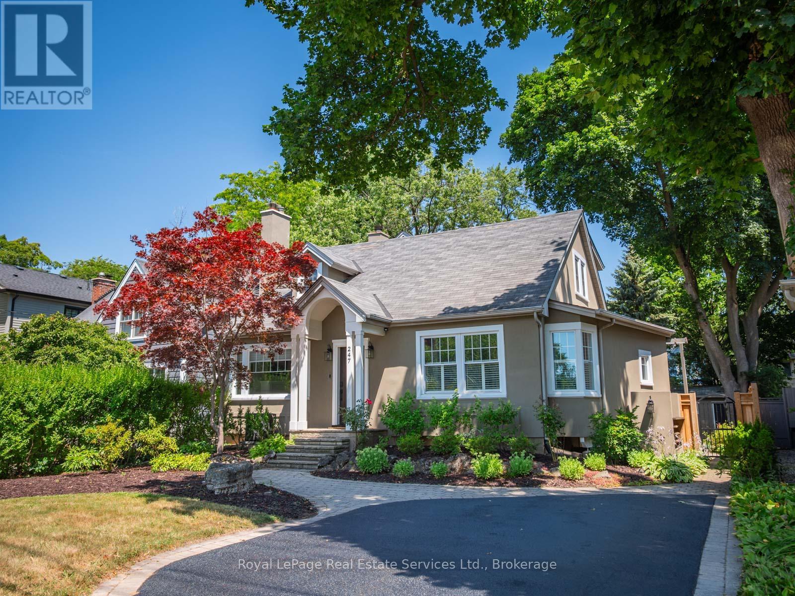 Property at 247 ALLAN STREET image 2