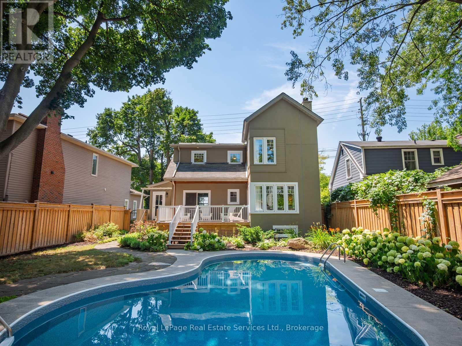 Property at 247 ALLAN STREET image 3