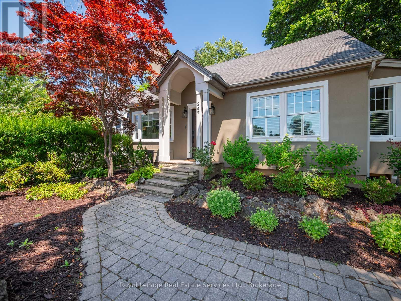Property at 247 ALLAN STREET image 4