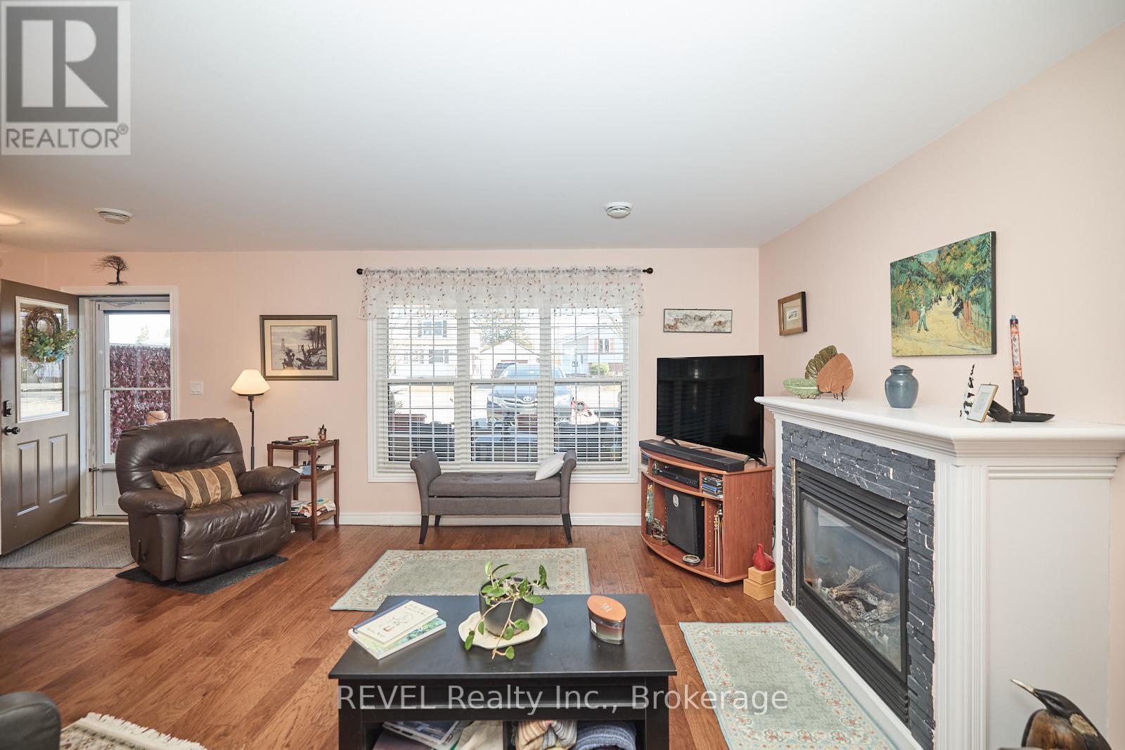 19 Knoll Street, Port Colborne, Ontario  L3K 5A4 - Photo 13 - X12326906