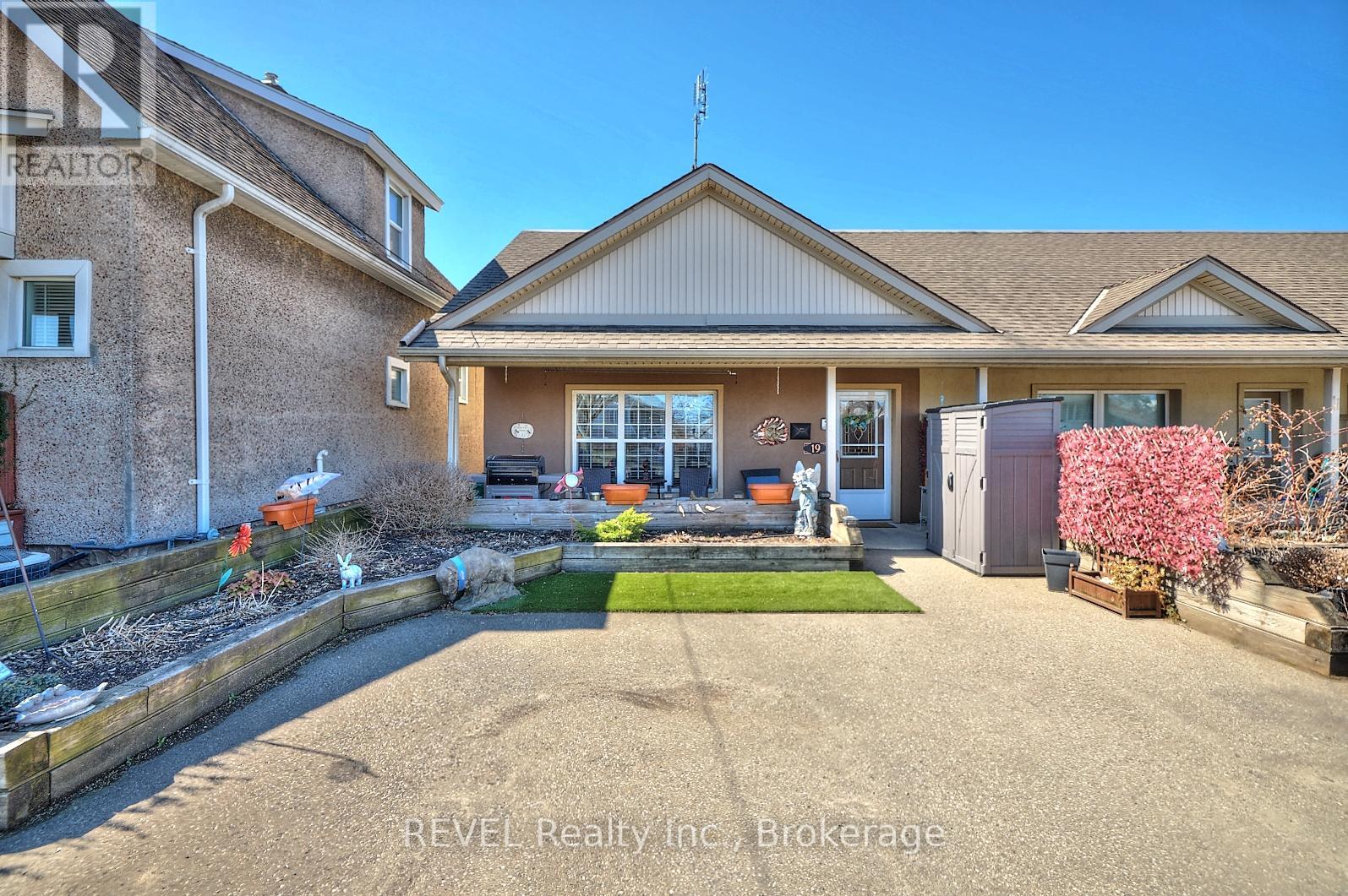 19 Knoll Street, Port Colborne, Ontario  L3K 5A4 - Photo 2 - X12326906