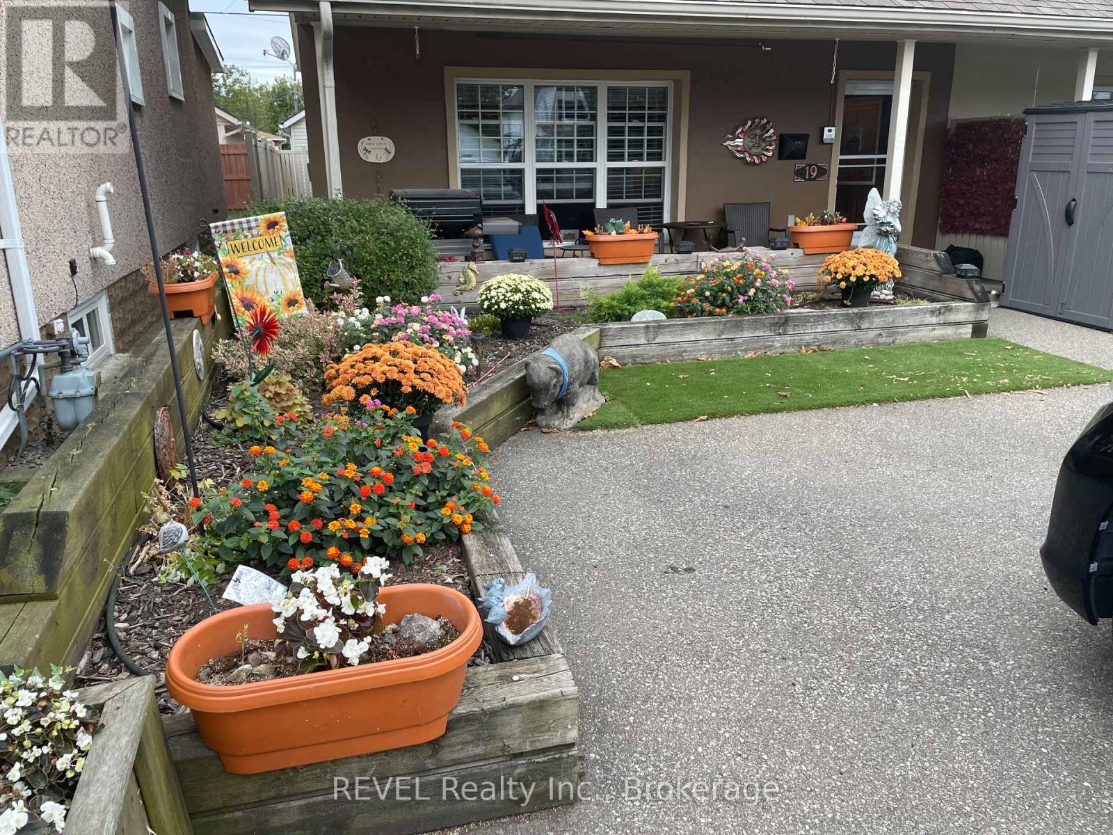 19 Knoll Street, Port Colborne, Ontario  L3K 5A4 - Photo 5 - X12326906