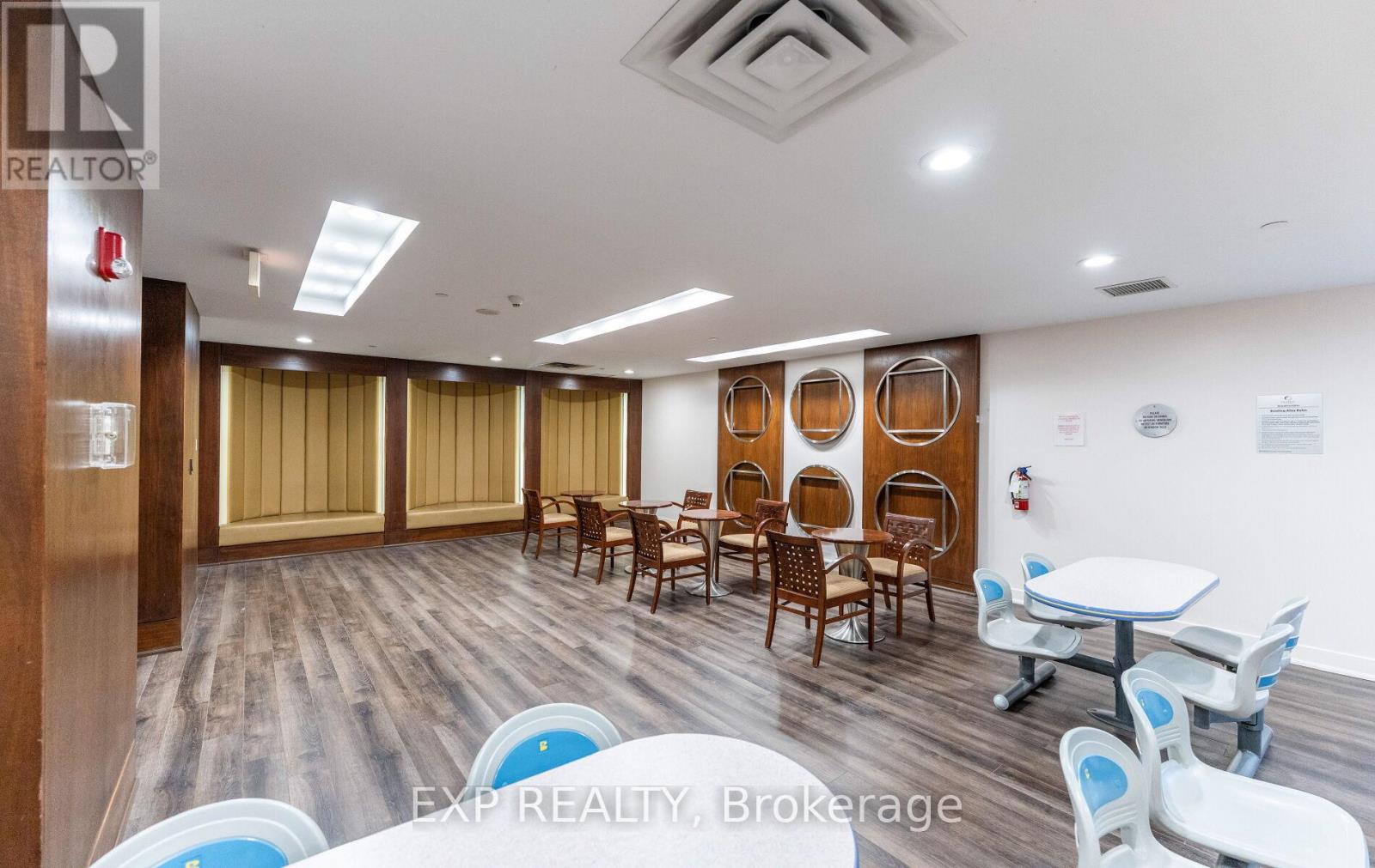 1202 - 3880 Duke Of York Boulevard, Mississauga (City Centre), Ontario  L5B 4M7 - Photo 27 - W12204481
