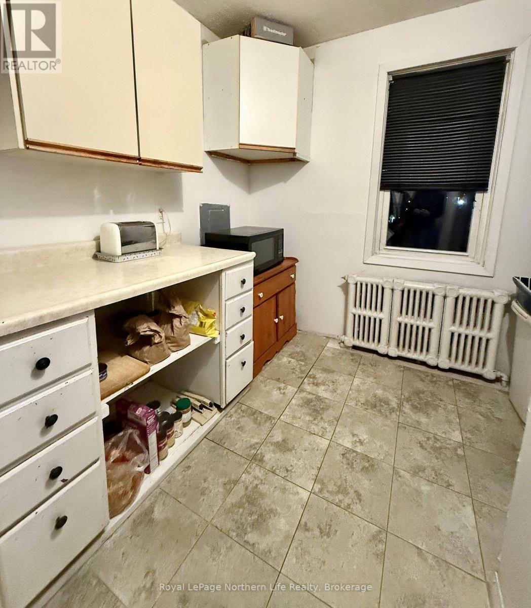 Property at 230 THIRD AVENUE W image 4