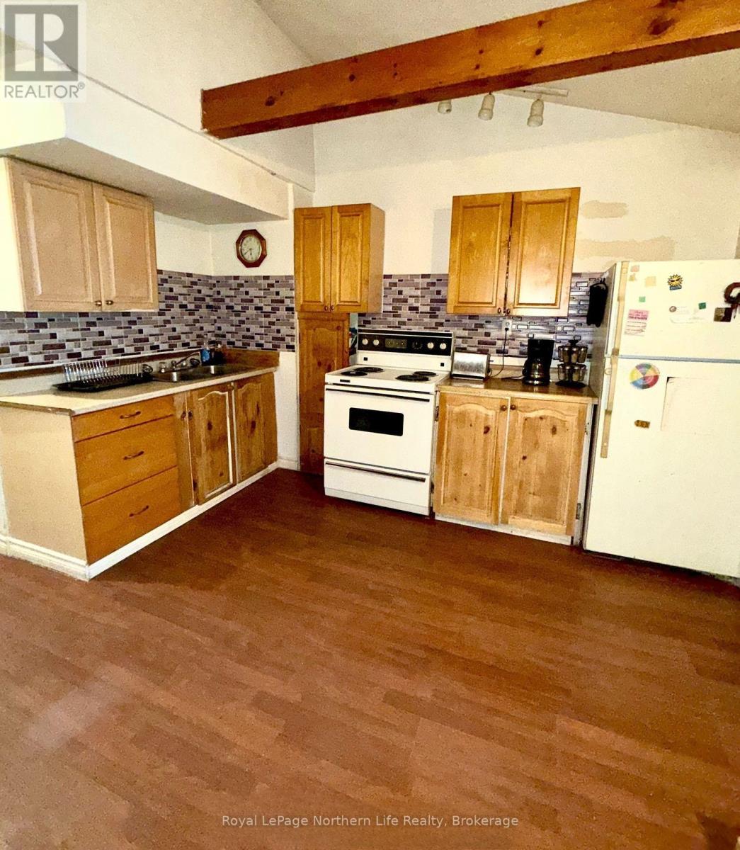 230 Third Avenue W, North Bay, Ontario  P1B 3M4 - Photo 6 - X12326942