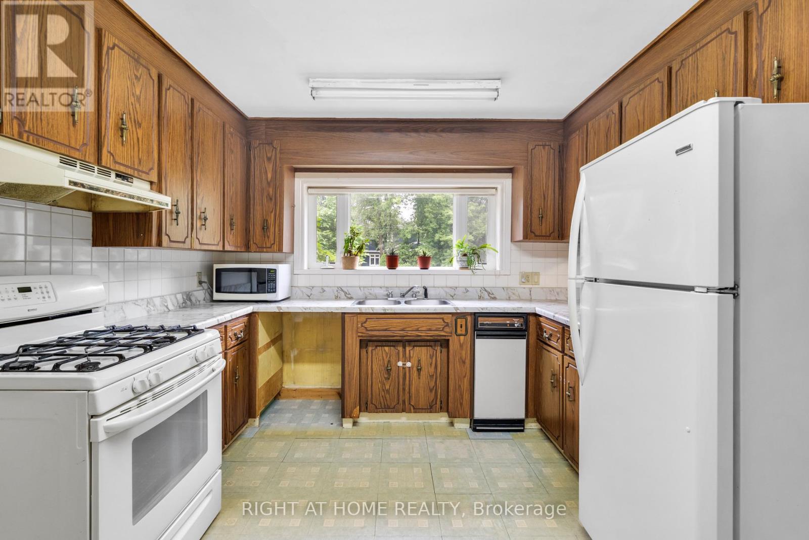 265 Fiddlers Green Road, Hamilton, Ontario  L9G 1W9 - Photo 19 - X12326696