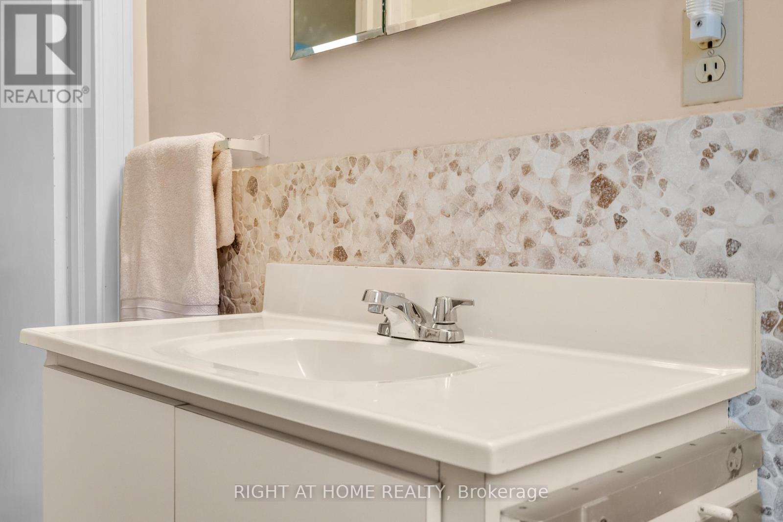 265 Fiddlers Green Road, Hamilton, Ontario  L9G 1W9 - Photo 32 - X12326696