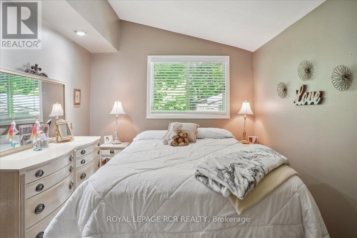 859 Sixth Street N, South Bruce Peninsula, Ontario  N0H 2G0 - Photo 12 - X12326866