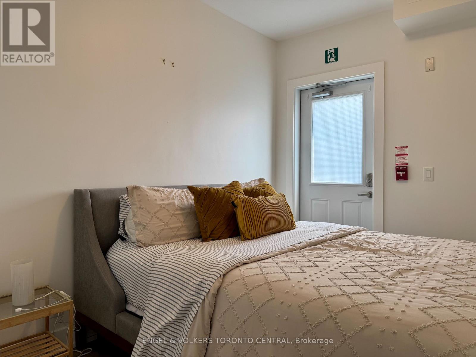 1 - 1555 Bloor Street W, Toronto, Ontario  M6P 1A5 - Photo 9 - W12279991
