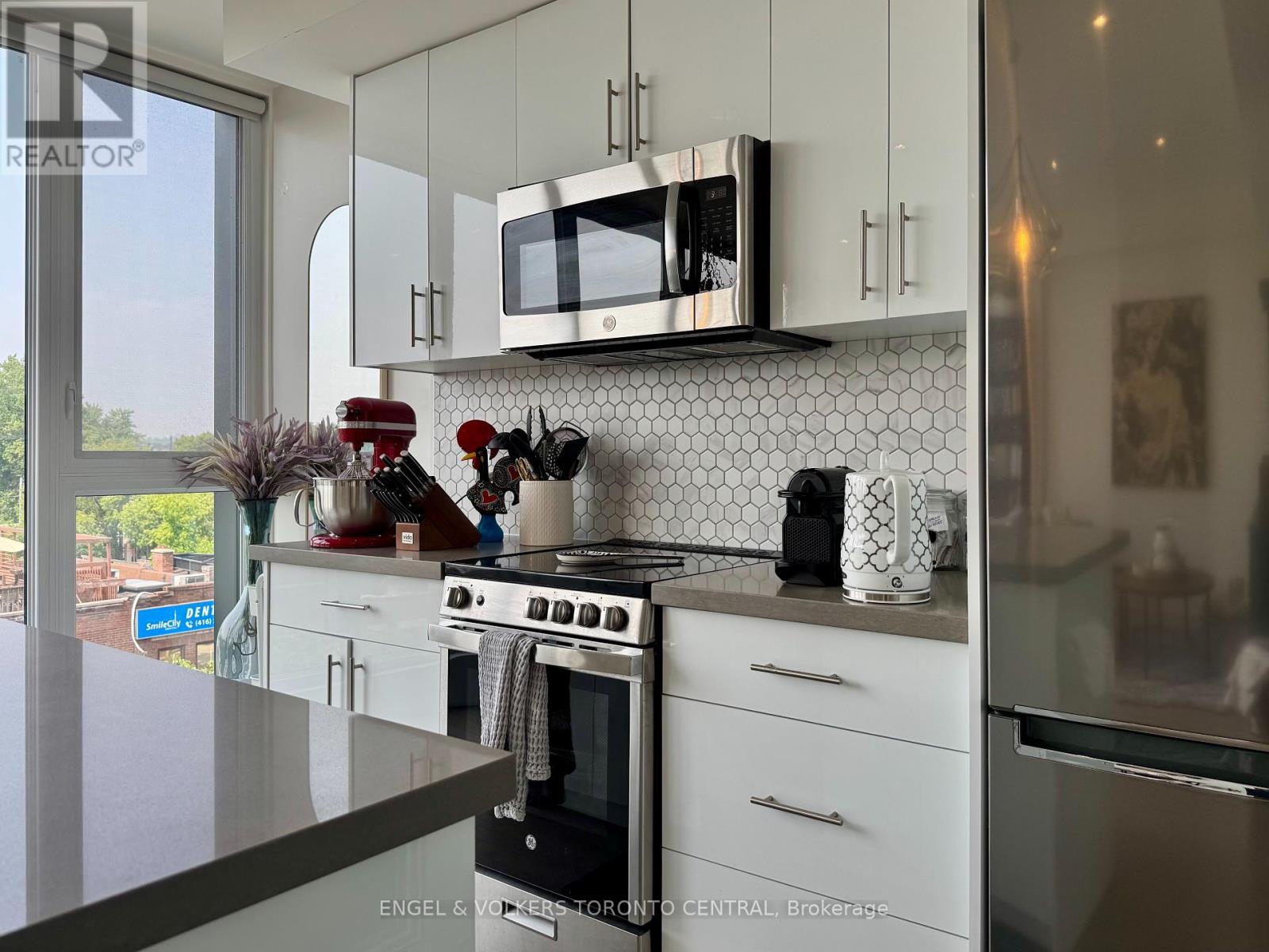 1 - 1555 Bloor Street W, Toronto, Ontario  M6P 1A5 - Photo 2 - W12279991