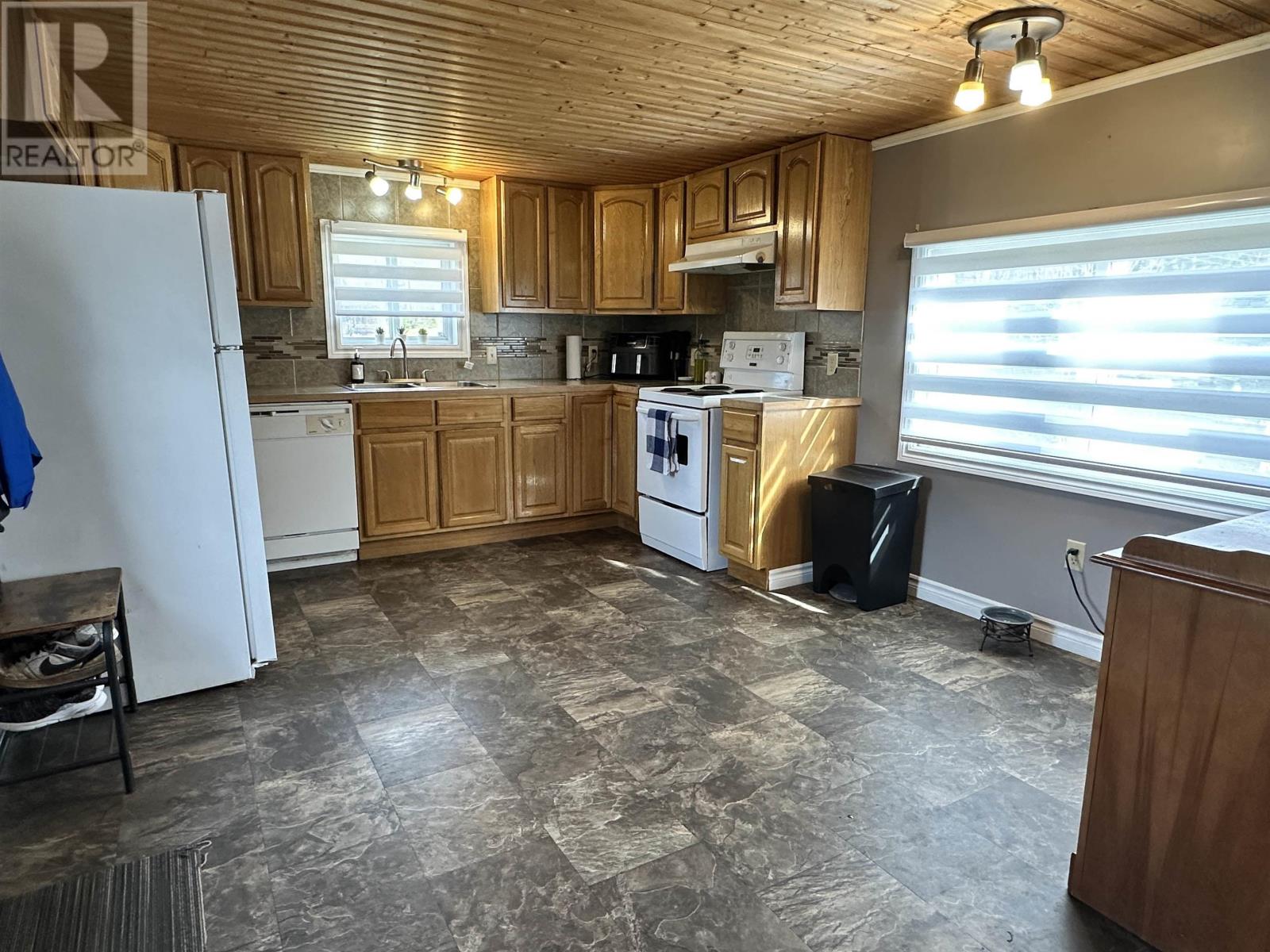 41 School Street, Sandy Point, Nova Scotia  B0T 1W0 - Photo 3 - 202519229